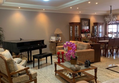 VENDE-SE CASA SOFISTICADA COM DOIS PAVIMENTOS NO BAIRRO LEBLON