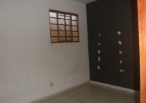 ALUGA-SE  Apto na Av. Orlando Rodrigues da Cunha, próximo ao Posto de Saúde