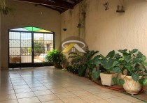 VENDE-SE LINDA CASA DE ESQUINA NO BAIRRO GRANDE HORIZONTE