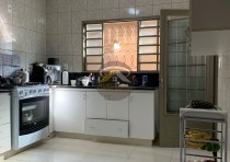 VENDE-SE CASA CONSERVADA NO BAIRRO PACAEMBU I EM UBERABA