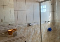 VENDE-SE CASA SOFISTICADA COM DOIS PAVIMENTOS NO BAIRRO LEBLON