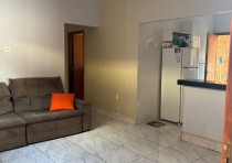 VENDE-SE CASA COM DOIS QUARTOS DISPONÍVEL NO BAIRRO JD MANHATTAN