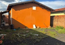 VENDE-SE CASA COM DOIS QUARTOS DISPONÍVEL NO BAIRRO JD MANHATTAN