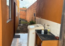 VENDE-SE CASA COM DOIS QUARTOS DISPONÍVEL NO BAIRRO JD MANHATTAN
