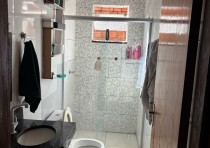 VENDE-SE CASA COM DOIS QUARTOS DISPONÍVEL NO BAIRRO JD MANHATTAN