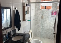 VENDE-SE CASA COM DOIS QUARTOS DISPONÍVEL NO BAIRRO JD MANHATTAN