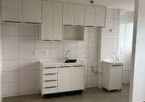 ALUGA-SE: APARTAMENTO NO CONDOMÍNIO BRISAS DO LAGO