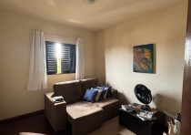 VENDE-SE: APARTAMENTO COM SACADA DISPONIVEL NO BAIRRO FABRICIO