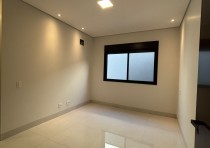 VENDE-SE CASA NOVA NO CONDOMÍNIO DAMHA 2