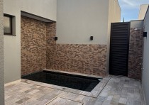 VENDE-SE CASA NOVA NO CONDOMÍNIO DAMHA 2