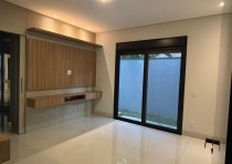 VENDE-SE CASA NOVA NO CONDOMÍNIO DAMHA 2