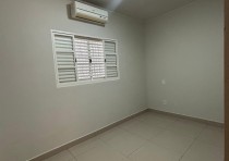 VENDE-SE CASA COM VARANDA GOURMET NO BAIRRO NENE GOMES
