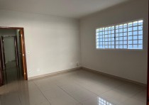 VENDE-SE CASA COM VARANDA GOURMET NO BAIRRO NENE GOMES