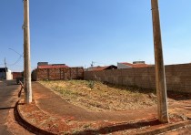 VENDE-SE TERRENO DE ESQUINA NO BAIRRO JARDIM LIBANIO.