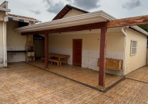 CASA CONSERVADA DISPONÍVEL PARA VENDA NO BAIRRO LEBLON