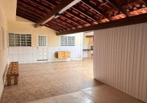 CASA CONSERVADA DISPONÍVEL PARA VENDA NO BAIRRO LEBLON