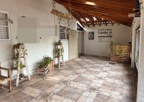 CASA CONSERVADA DISPONÍVEL PARA VENDA NO BAIRRO LEBLON