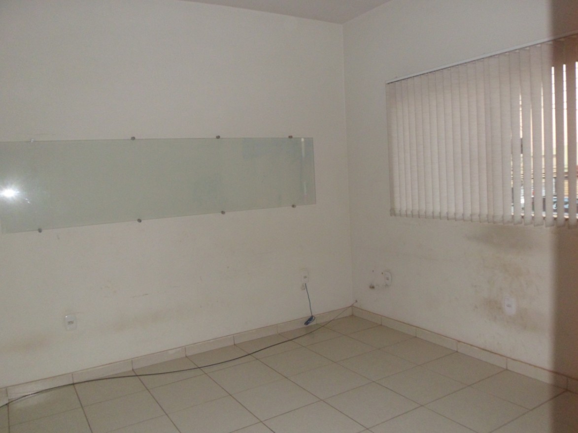 ALUGA-SE  Apto na Av. Orlando Rodrigues da Cunha, próximo ao Posto de Saúde