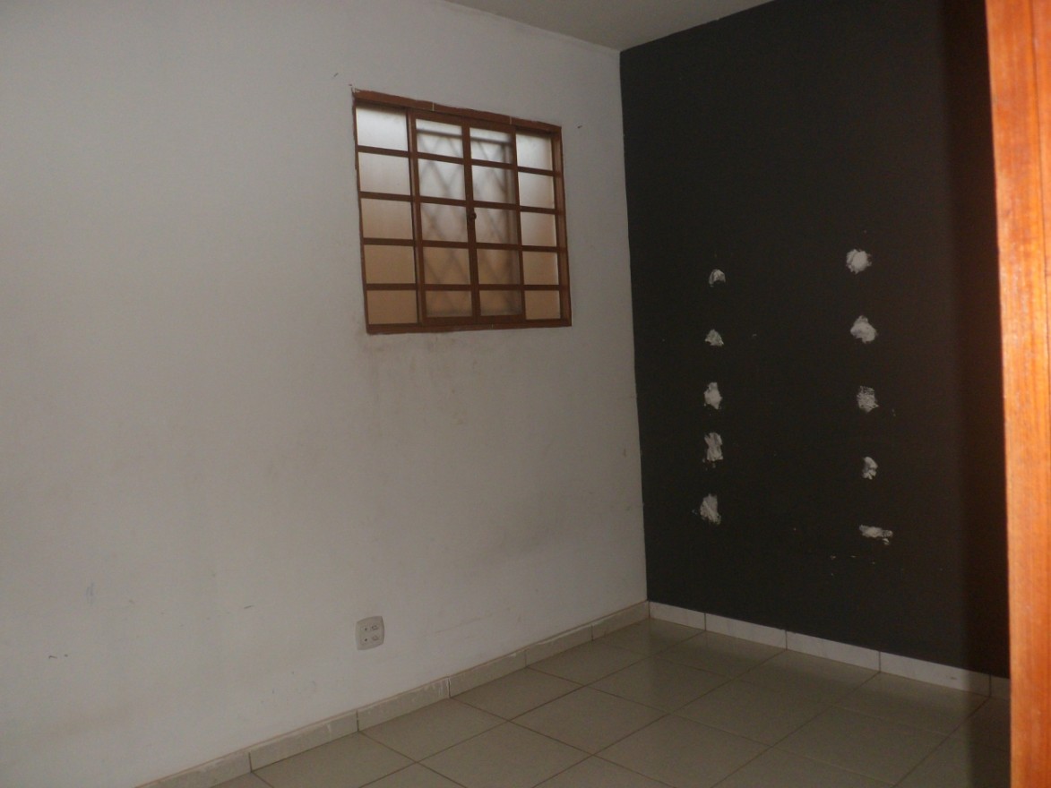 ALUGA-SE  Apto na Av. Orlando Rodrigues da Cunha, próximo ao Posto de Saúde