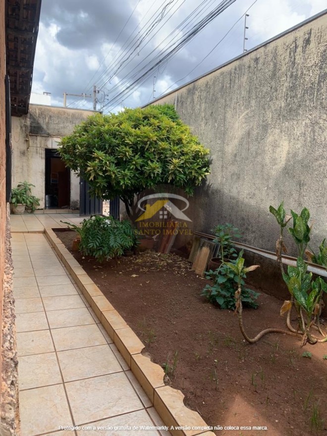 VENDE-SE LINDA CASA DE ESQUINA NO BAIRRO GRANDE HORIZONTE