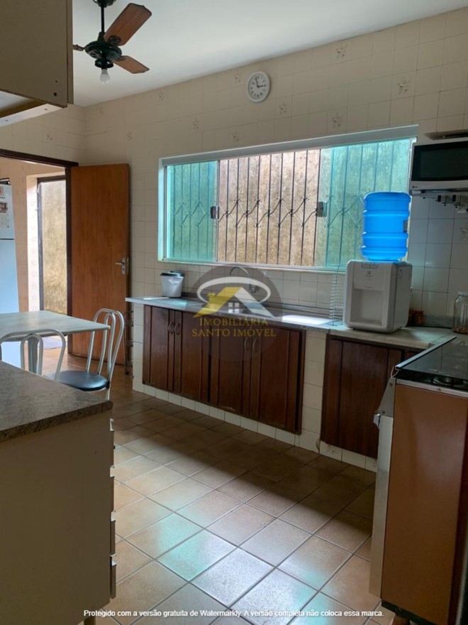 VENDE-SE LINDA CASA DE ESQUINA NO BAIRRO GRANDE HORIZONTE