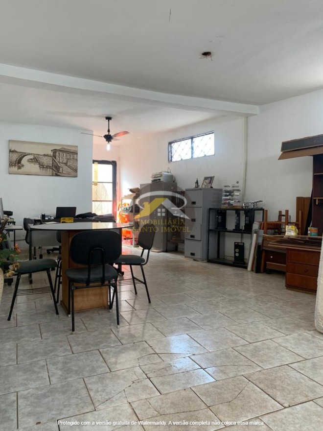 VENDE-SE LINDA CASA DE ESQUINA NO BAIRRO GRANDE HORIZONTE