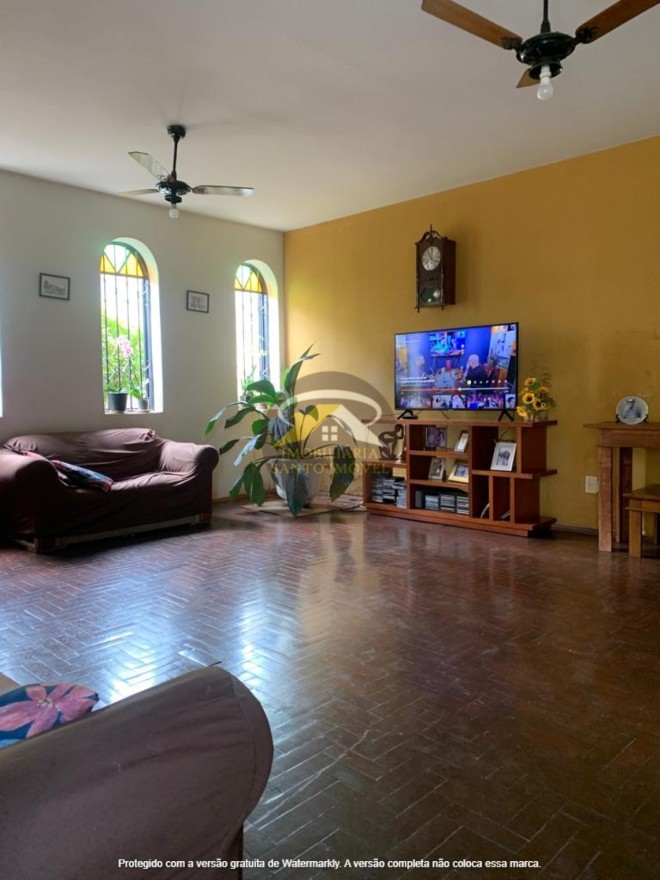 VENDE-SE LINDA CASA DE ESQUINA NO BAIRRO GRANDE HORIZONTE