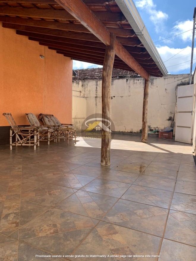 VENDE-SE ÓTIMA CASA NO BAIRRO LEBLON