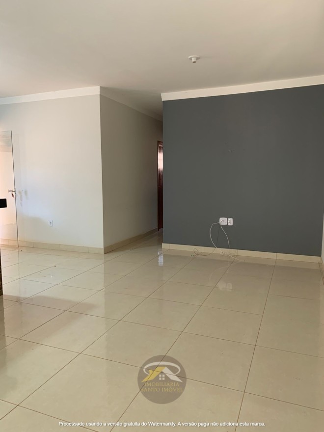 VENDE-SE CASA NO BAIRRO ANTÔNIO CAIADO.
