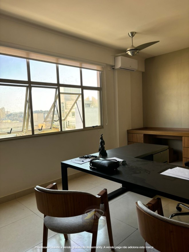 ALUGA-SE EXCELENTE SALA COMERCIAL NO CENTROMED ABADIA