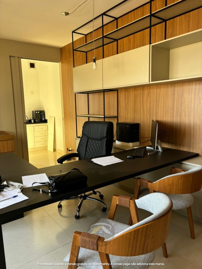 ALUGA-SE EXCELENTE SALA COMERCIAL NO CENTROMED ABADIA