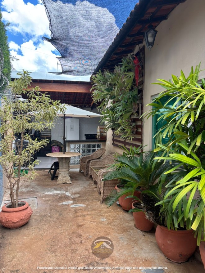 VENDE-SE CASA CONSERVADA NO BAIRRO JARDIM MARACANA
