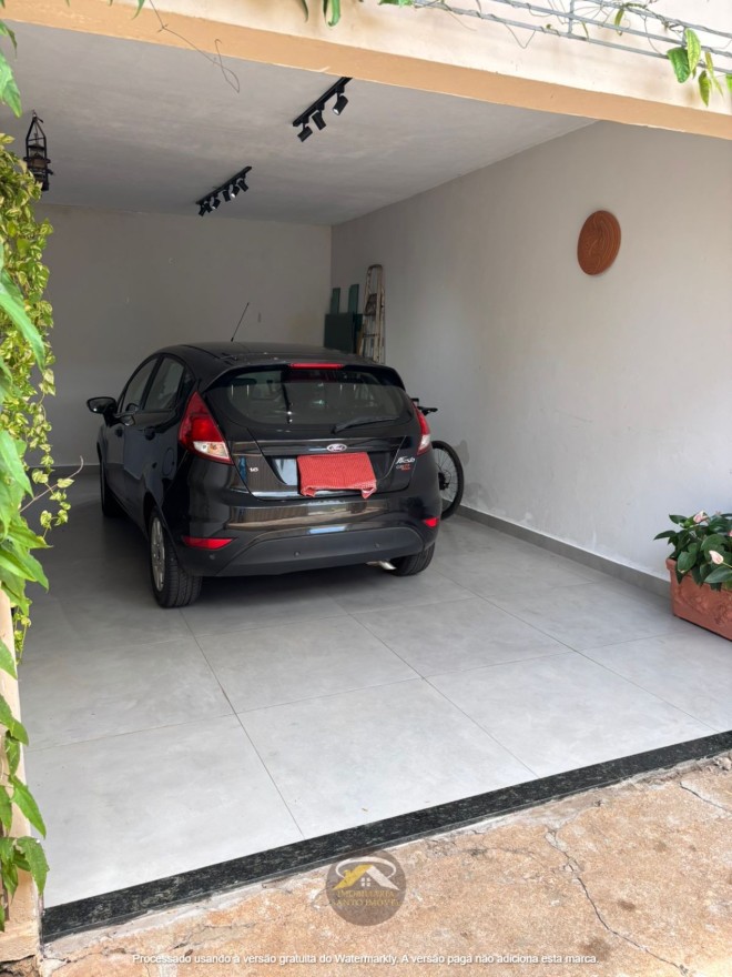 VENDE-SE CASA CONSERVADA NO BAIRRO JARDIM MARACANA