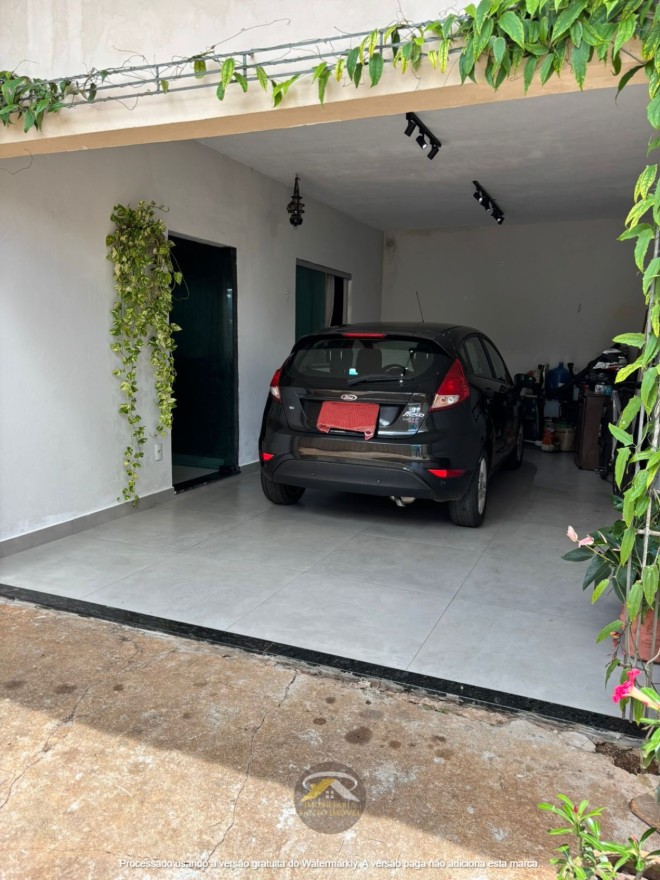VENDE-SE CASA CONSERVADA NO BAIRRO JARDIM MARACANA