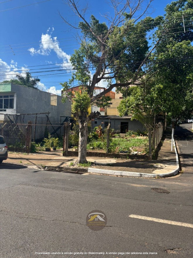 ALUGA-SE: ÁREA NA AV. ODILON FERNANDES EM UBERABA