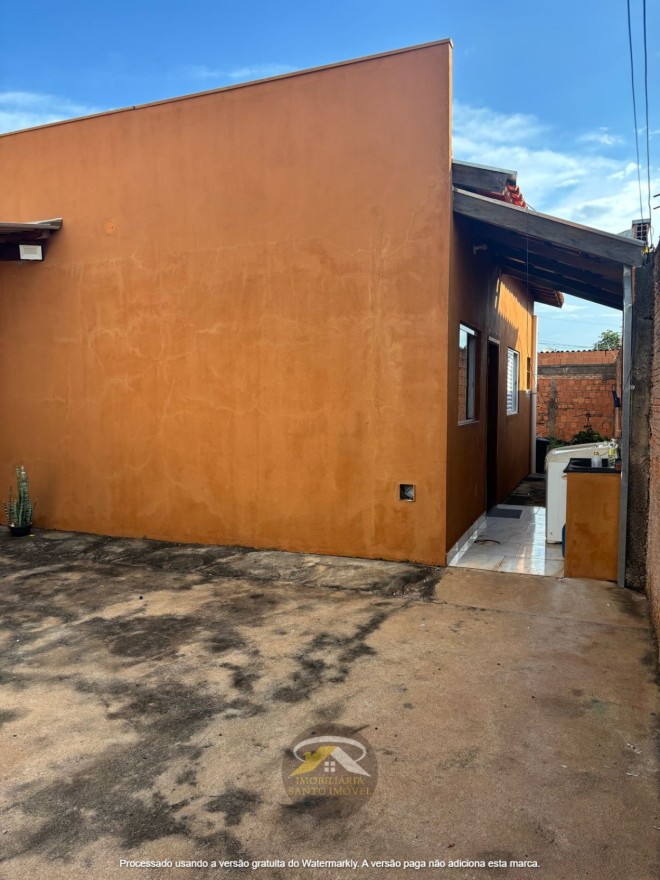 VENDE-SE CASA COM DOIS QUARTOS DISPONÍVEL NO BAIRRO JD MANHATTAN