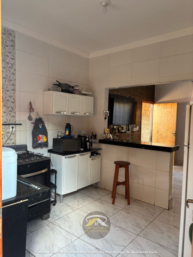 VENDE-SE CASA COM DOIS QUARTOS DISPONÍVEL NO BAIRRO JD MANHATTAN