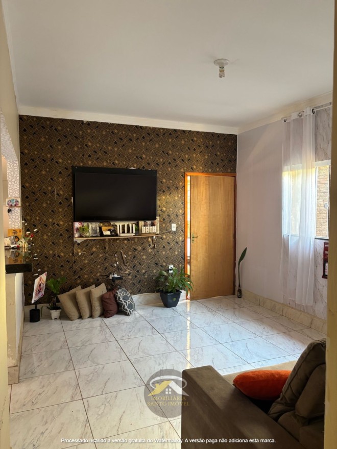 VENDE-SE CASA COM DOIS QUARTOS DISPONÍVEL NO BAIRRO JD MANHATTAN