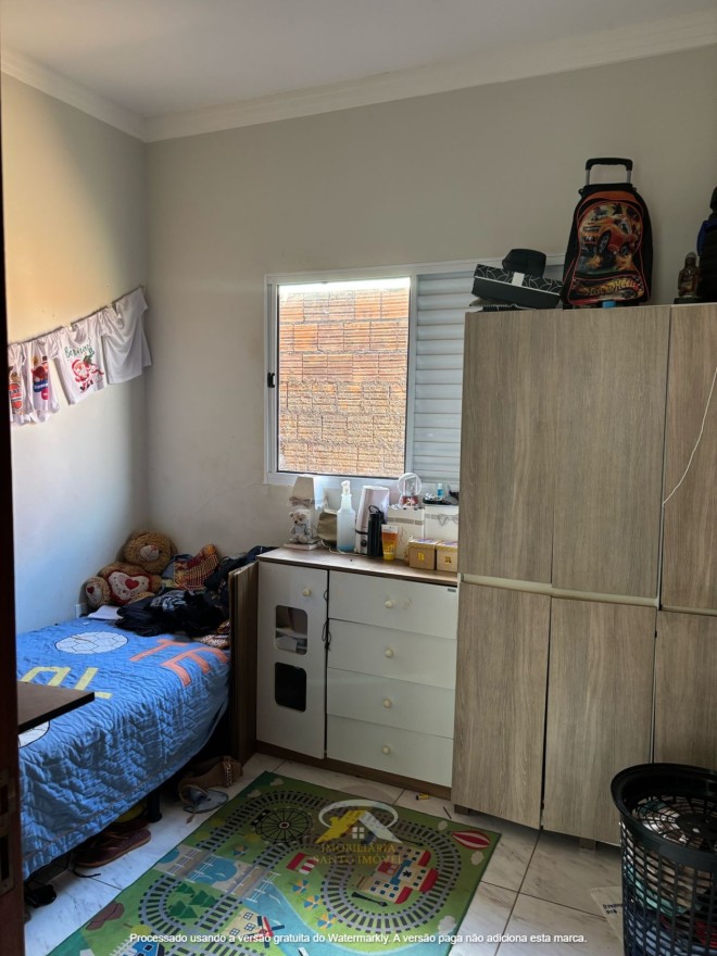 VENDE-SE CASA COM DOIS QUARTOS DISPONÍVEL NO BAIRRO JD MANHATTAN