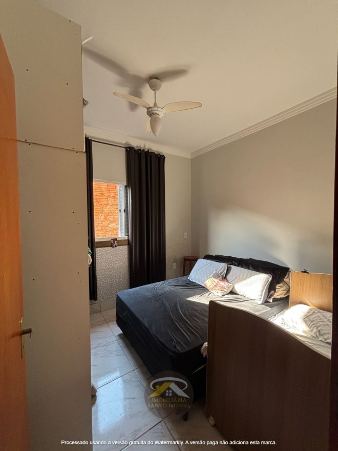VENDE-SE CASA COM DOIS QUARTOS DISPONÍVEL NO BAIRRO JD MANHATTAN