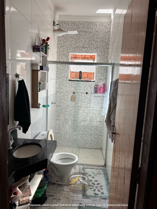 VENDE-SE CASA COM DOIS QUARTOS DISPONÍVEL NO BAIRRO JD MANHATTAN