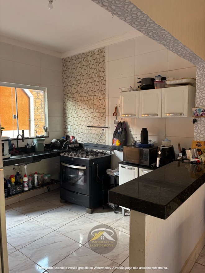 VENDE-SE CASA COM DOIS QUARTOS DISPONÍVEL NO BAIRRO JD MANHATTAN
