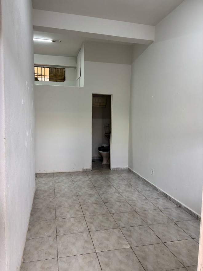 ALUGA-SE: CASA NA AV. ORLANDO RODRIGUES DA CUNHA BAIRRO ABADIA