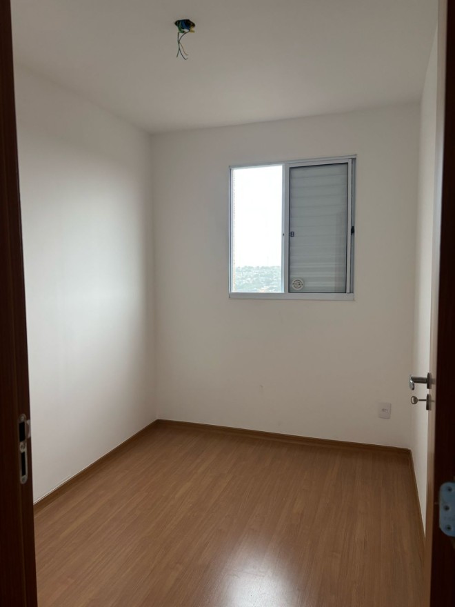 ALUGA-SE: APARTAMENTO NO CONDOMÍNIO BRISAS DO LAGO