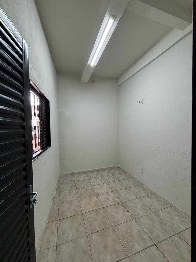 ALUGA-SE: CASA NA AV. ORLANDO RODRIGUES DA CUNHA BAIRRO ABADIA