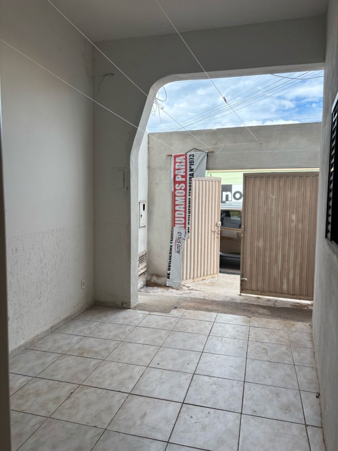 ALUGA-SE: CASA NA AV. ORLANDO RODRIGUES DA CUNHA BAIRRO ABADIA