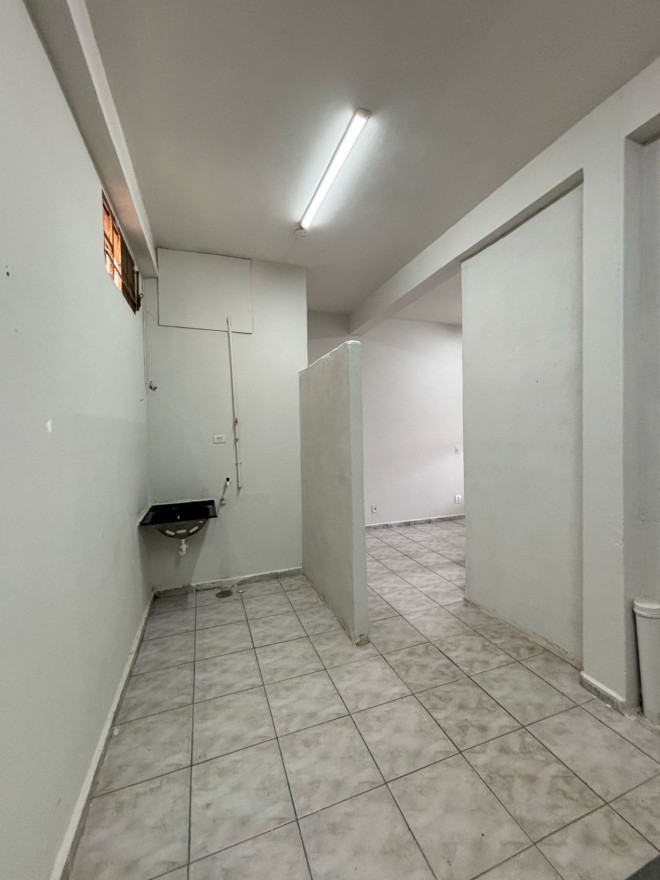 ALUGA-SE: CASA NA AV. ORLANDO RODRIGUES DA CUNHA BAIRRO ABADIA