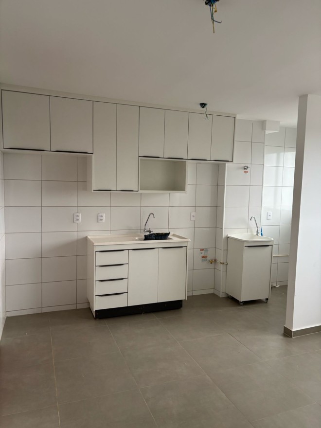 ALUGA-SE: APARTAMENTO NO CONDOMÍNIO BRISAS DO LAGO
