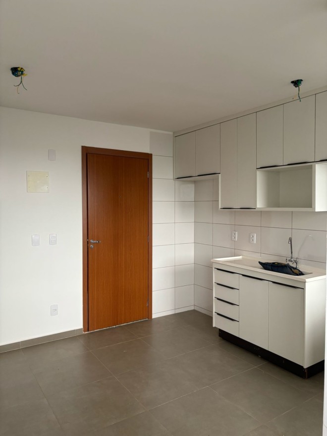 ALUGA-SE: APARTAMENTO NO CONDOMÍNIO BRISAS DO LAGO