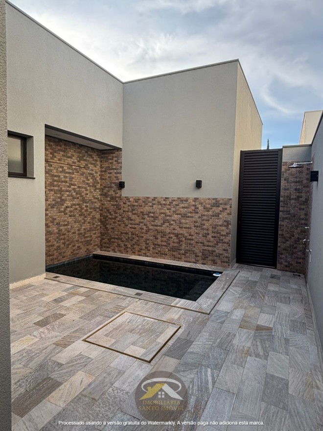 VENDE-SE CASA NOVA NO CONDOMÍNIO DAMHA 2